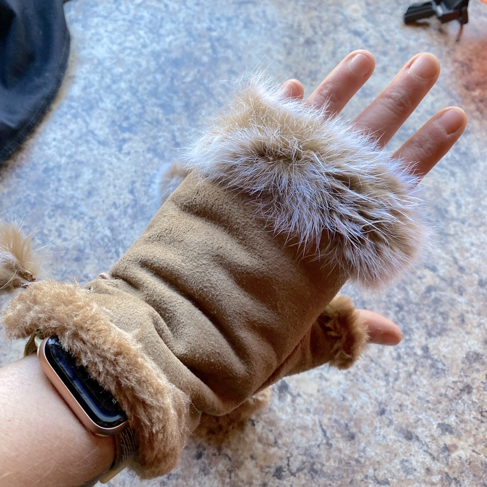 Fingerless fur-lined gloves